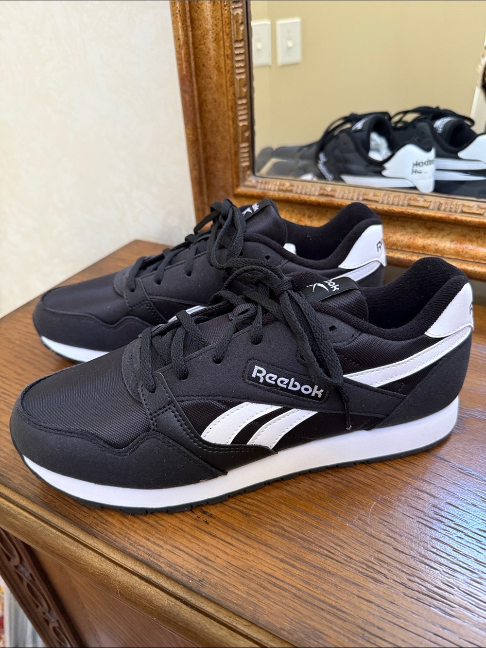 New w/o tag. Reebok Men’s Ultra Flash Black/White Retro Running Sneakers. Sz 11.